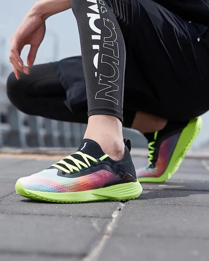 科技颜值跑鞋100到200元,䨻科技李宁跑鞋推荐