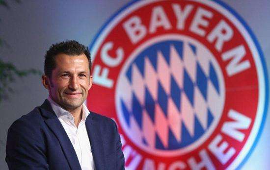 又伤俩中卫！拜仁后防面临无人可用，艰苦赛程恐将掉队，1人背锅