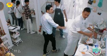 油腻！爱装逼！用力过猛！真的有人喜欢黄晓明吗？