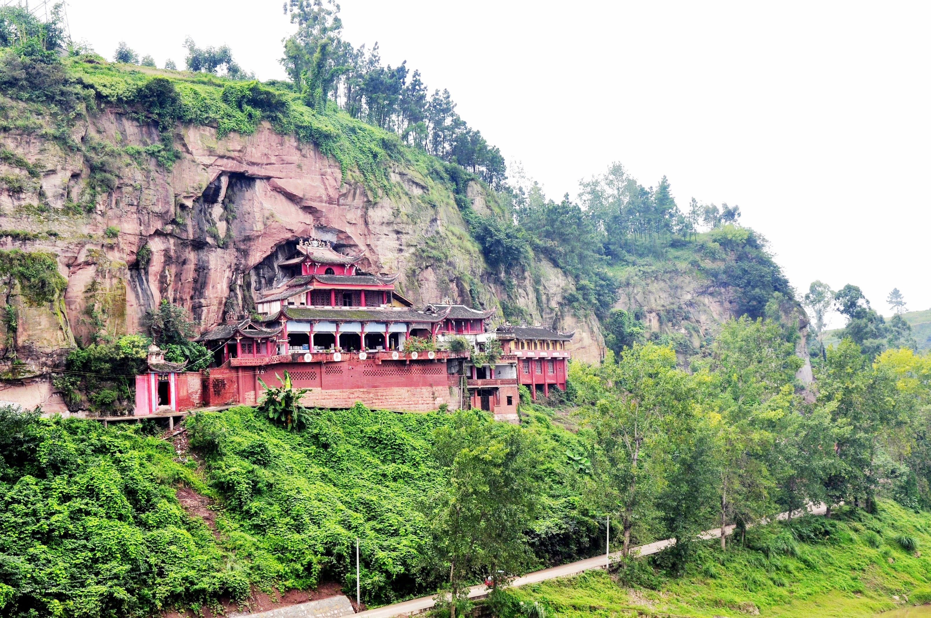 牛佛烘肘吃出梁山好汉的气魄