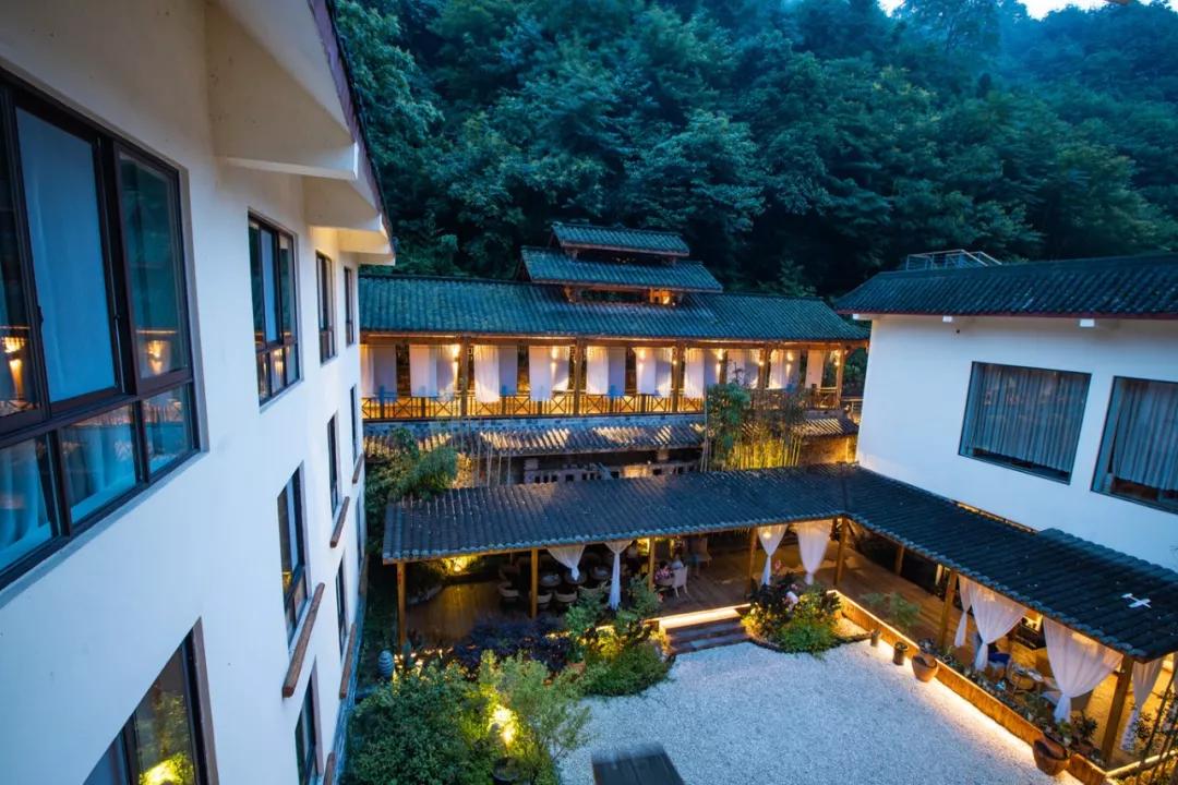 成都民宿推荐青城山,青城山花娟树屋民宿