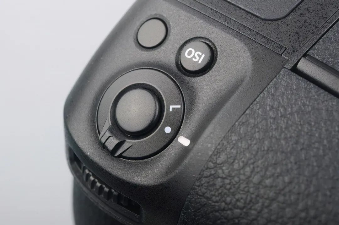 灏煎悍z100-400璇勬祴,灏煎悍z70-2002.8s