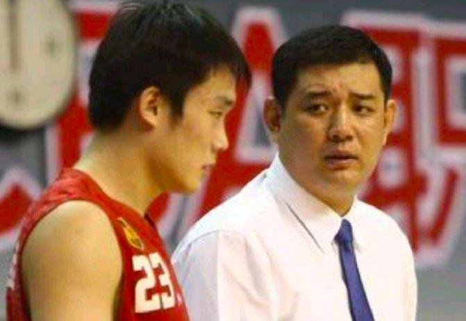 丁彦雨航与巩晓彬赛场冲突,丁彦雨航单场过40