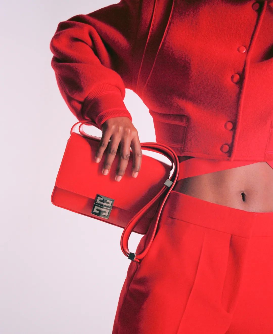 乃万曾可妮直播,纪梵希女包值钱吗