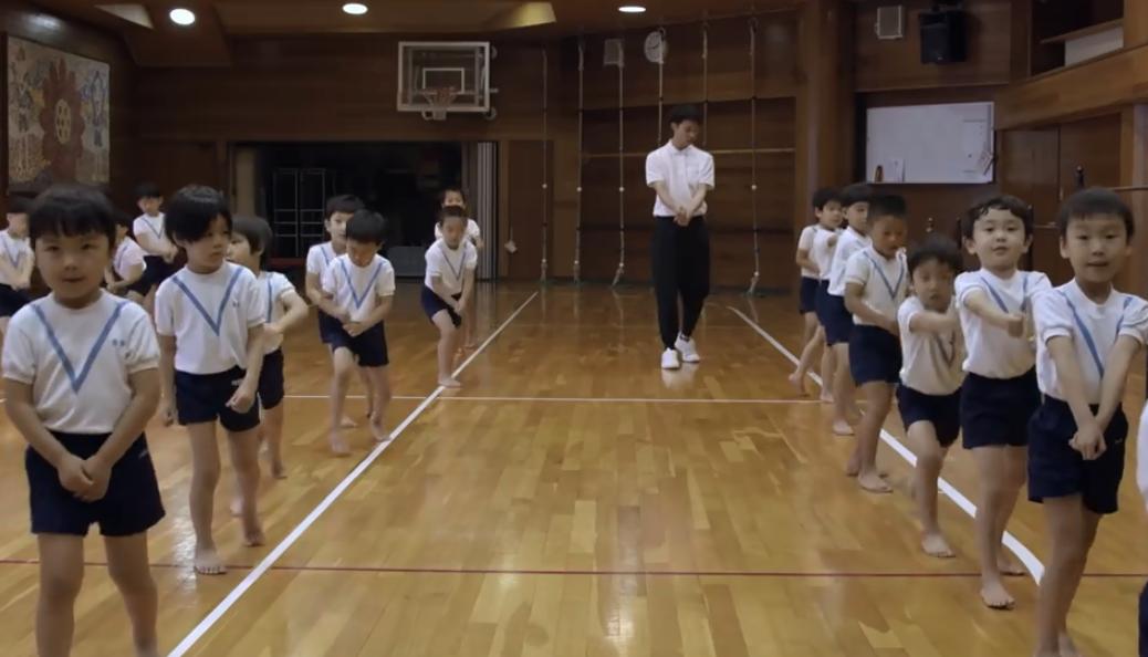 幼儿园老师让孩子瞬间安静,幼儿园老师让小孩静下来