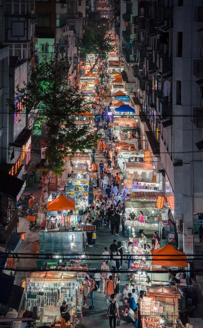 广州鬼市凌晨3点到5点,广州天河晚上凌晨鬼市摆摊