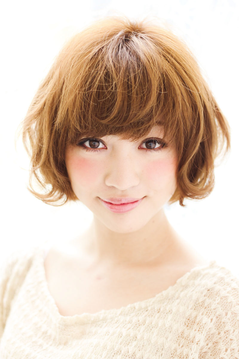 2020年流行这3款发型好看又显脸小,适合脸大女生的发型扎起来也好看