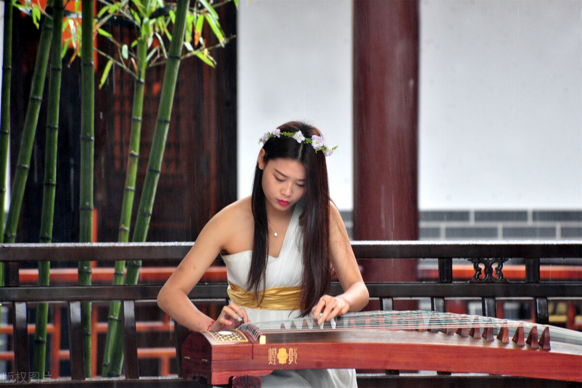 男孩子学古筝还是钢琴好,吉他钢琴古筝哪个更容易学