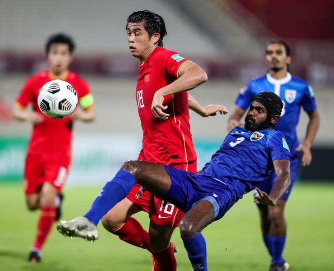 回顾国足精彩表现武磊双响绝杀,国足武磊进球得分