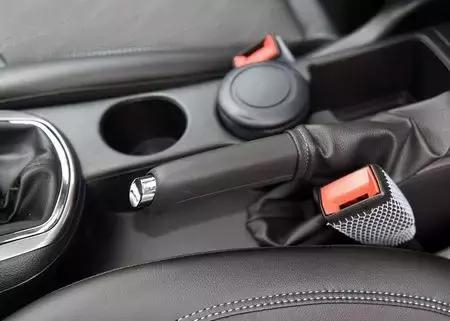 手刹冻住了怎么处理,手刹被冻住了快速解决方法