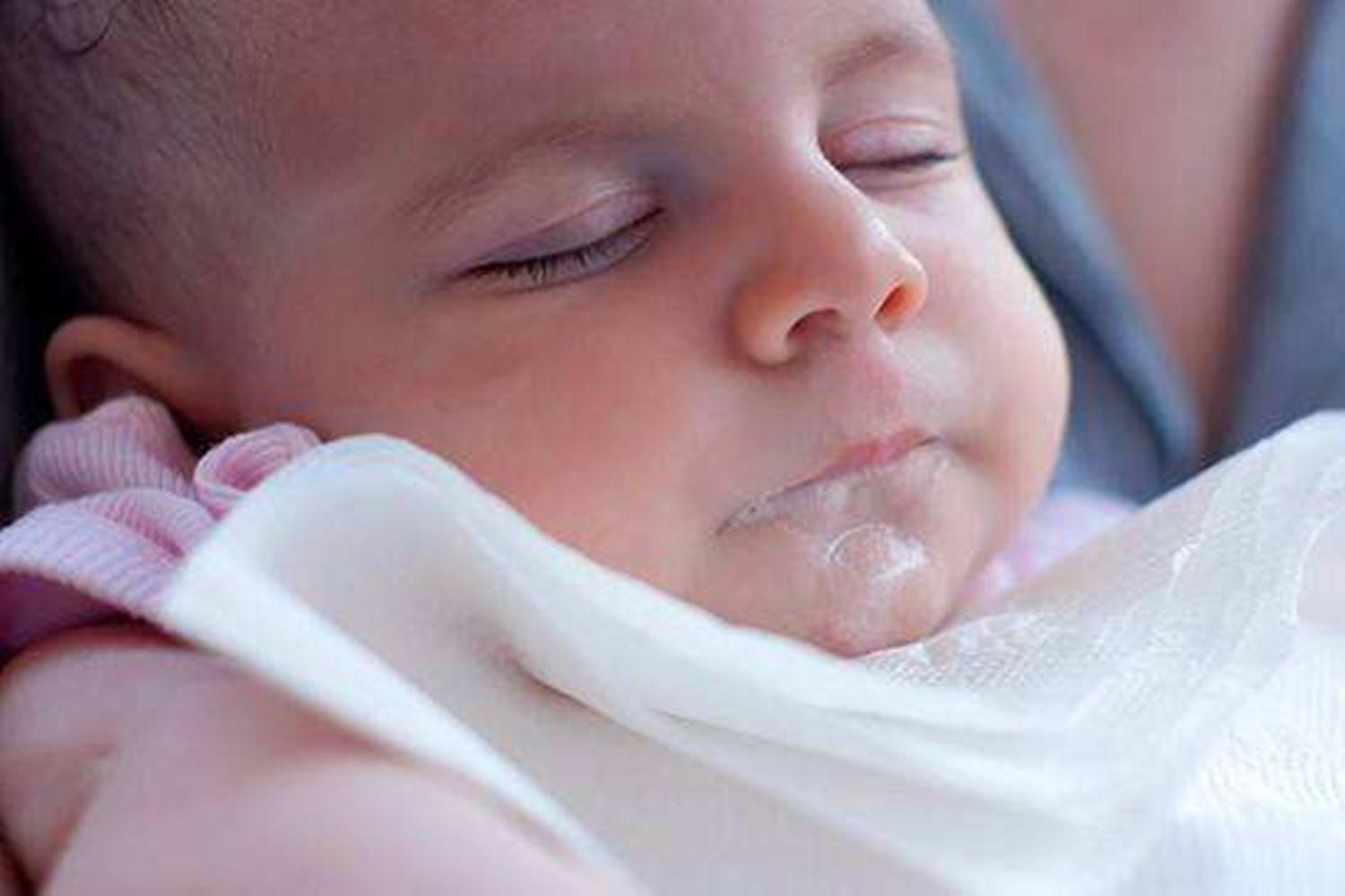 宝宝吐奶怎么解决最快方法,宝宝吐奶怎么办最快最有效方法