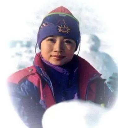 李娜从一代歌后去哪了,李娜看破红尘削发为尼