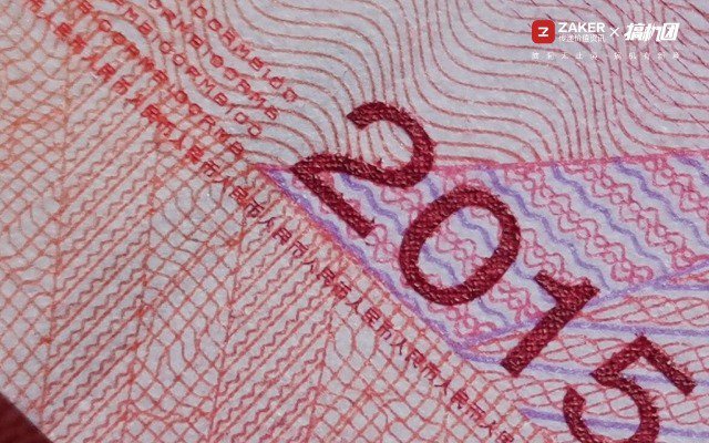 挖孔屏好用吗，相机自带8倍镜，能玩英雄联盟：荣耀V20体验