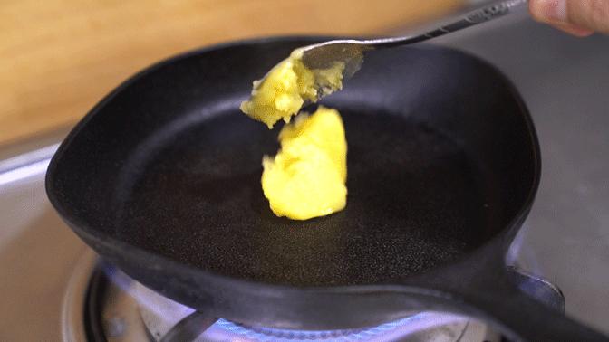 煎牛排爆油怎么办,煎牛排放黑胡椒容易糊吗