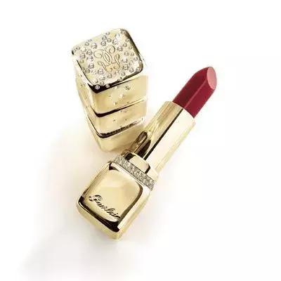 一支口红一百多一瓶粉底液,一支口红500