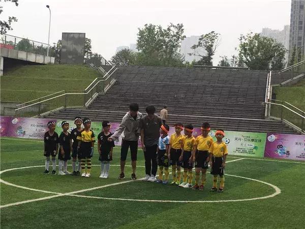 椋炴壃瓒崇悆鐩存挱,椋炴壃瓒崇悆璁粌鍩哄湴