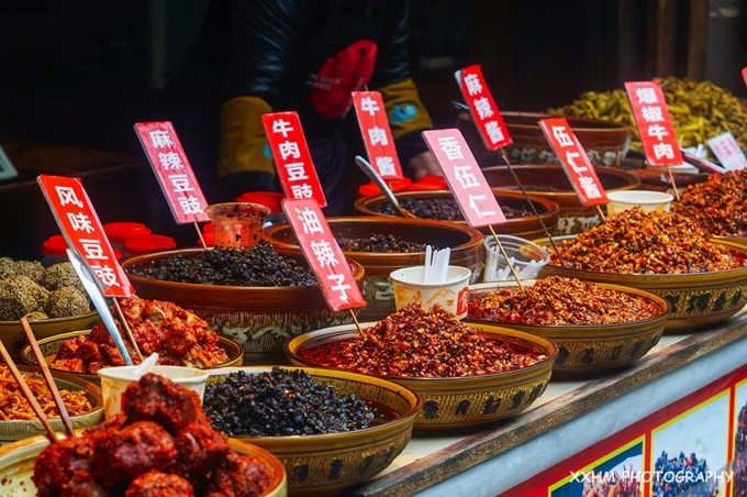 成都本地人去的最好吃的美食,中国姑娘吃成都美食