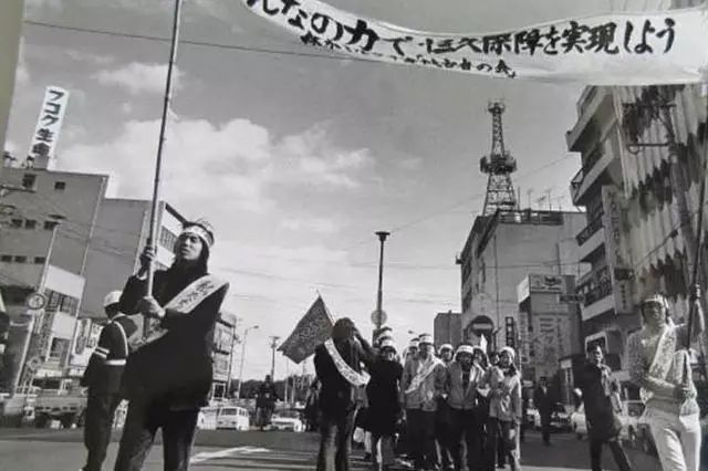 往婴儿奶粉里加*霜砒**，电影都不敢拍的情节却在日本真实发生