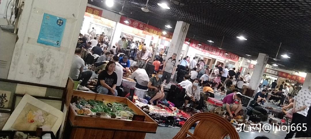 来逛逛上海灵石路的古玩早市,上海古玩市场一条街在哪里