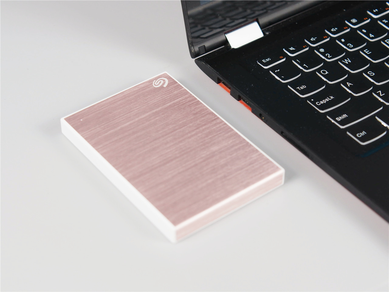 希捷2tb移动硬盘有几个盘片,希捷2tb移动硬盘功率多少