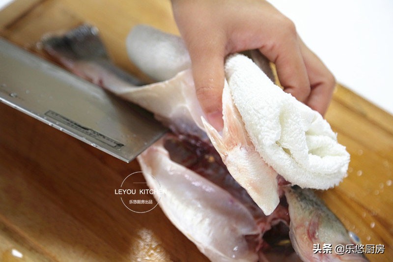 清蒸鱼口感肉嫩,清蒸鱼才好吃还容易烂