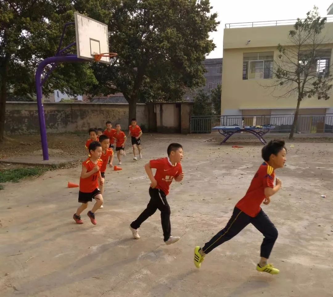 内马尔冠军vs梅西冠军,内马尔贫困