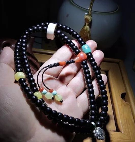 沉香手串包浆好还是不包浆好,怎样分辨包浆和不包浆的手串