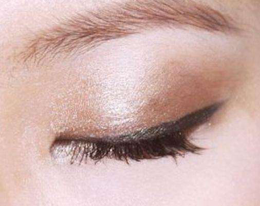 单眼皮适合画眼影吗,肿单眼皮画眼影教程
