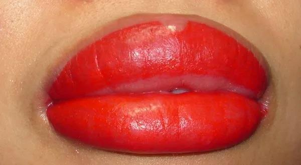 纹绣师怎么处理纹唇后肿,纹绣师漂唇过程发朋友圈