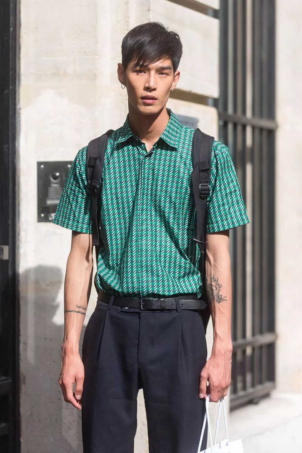 他曾经是Armani最喜欢的韩国男模，却因为打了玻尿酸在时尚圈消失