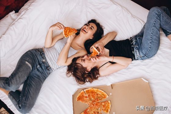 侧卧睡觉对体型好吗,侧卧睡姿对身体有什么好处