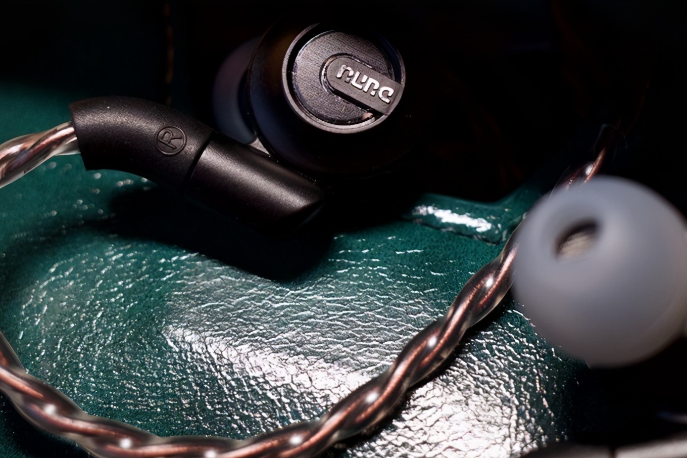 山灵me700和达音科dk3001pro比较,达音科dk3001pro低频