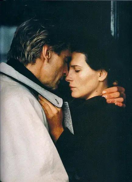 他是《洛丽塔》男主，畸形恋专业户，也是禁欲系不老男神