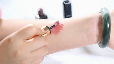 我们试了200只闲置口红,居然叠加出了各种绝版色号!