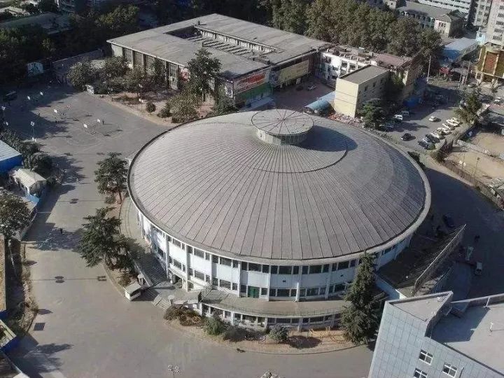 郑州中原区免费运动场地,郑州免费开放的体育场馆名单