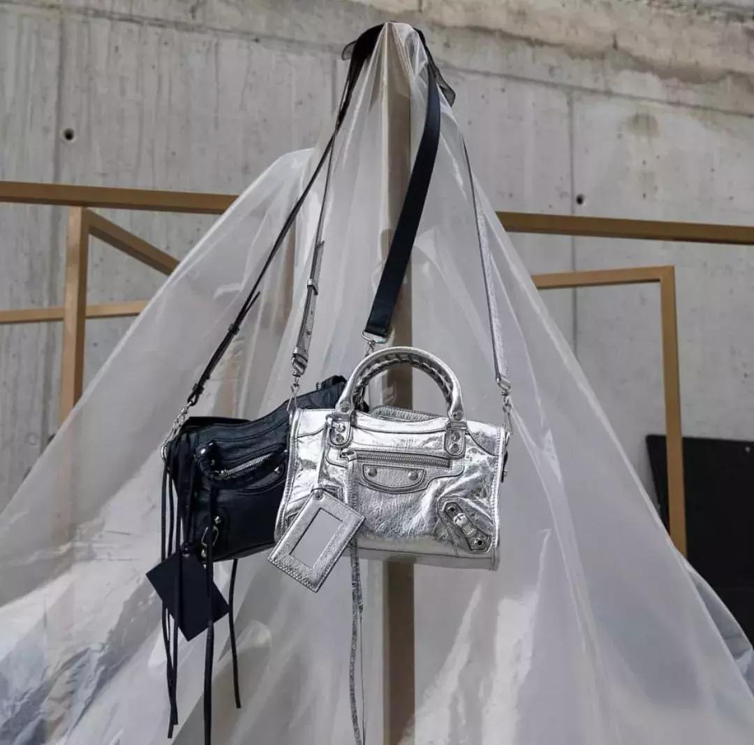 女生第一个大牌包买什么合适,人生第一只名牌包怎么选