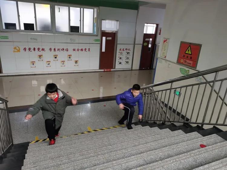 阳光小学的体育活动,阳光体育活动小学方案