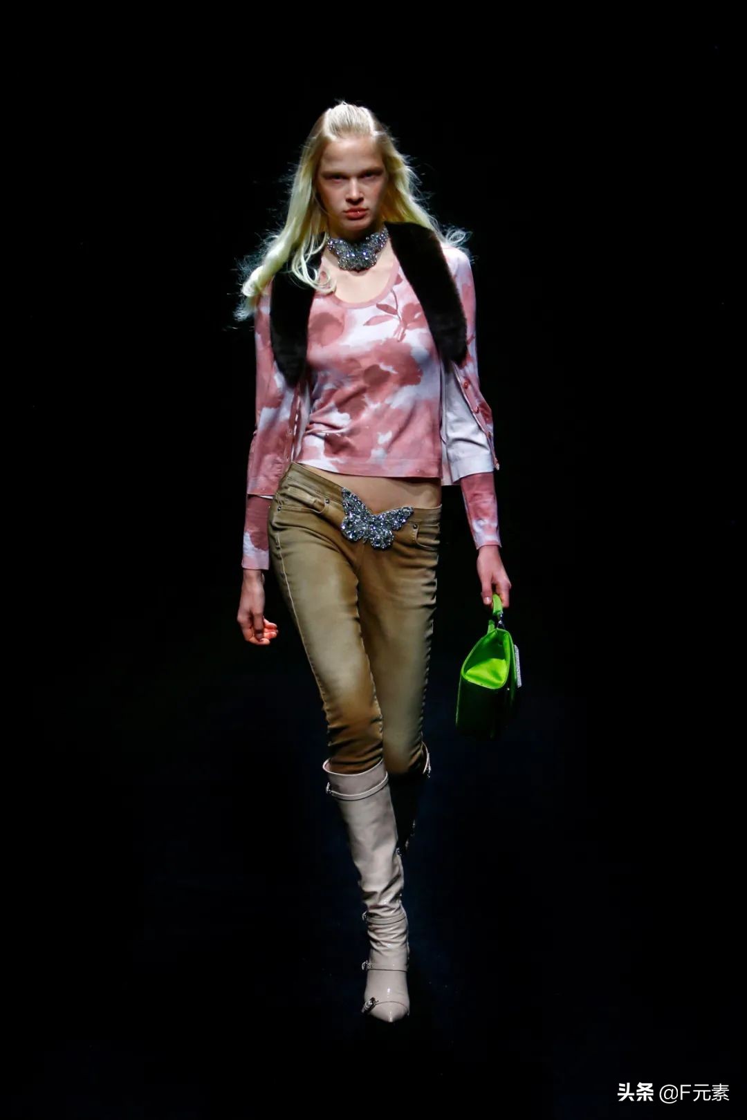 blumarine秋冬系列时装秀,blumarine2022米兰时装