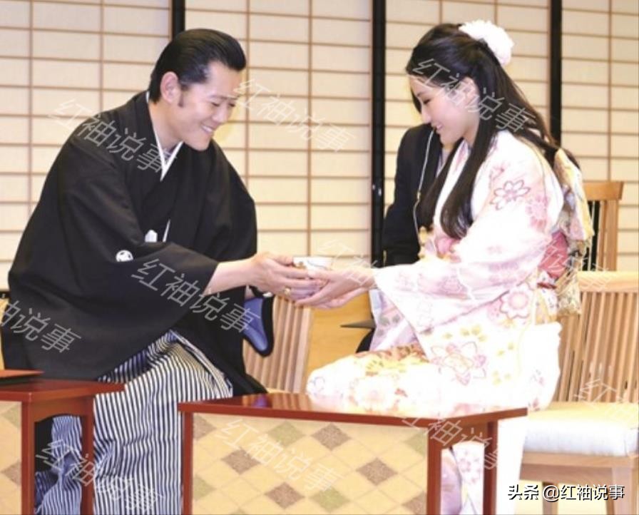 龙太子像个小大人，跟太上皇爷爷侃侃而谈，佩玛果然教子有方