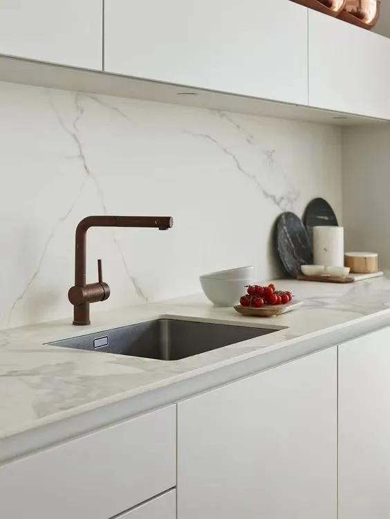 吊柜磕头，台面过高？厨房照此装50年不用换，第二种方案更重要