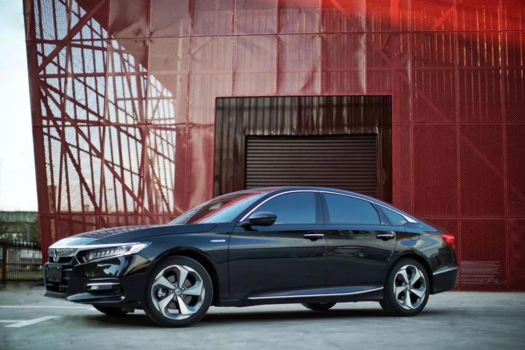 ​如何让一辆车更有高级感，雅阁说用混动