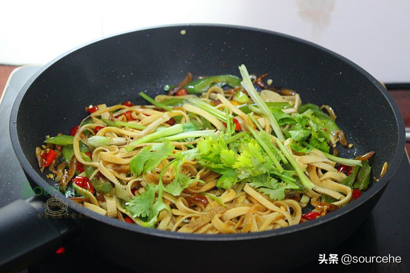 干豆腐皮搭配什么菜炒好吃,食堂豆腐皮配什么炒好看又好吃