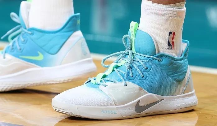 aj黄蜂队配色,nba球员上脚aj11红色