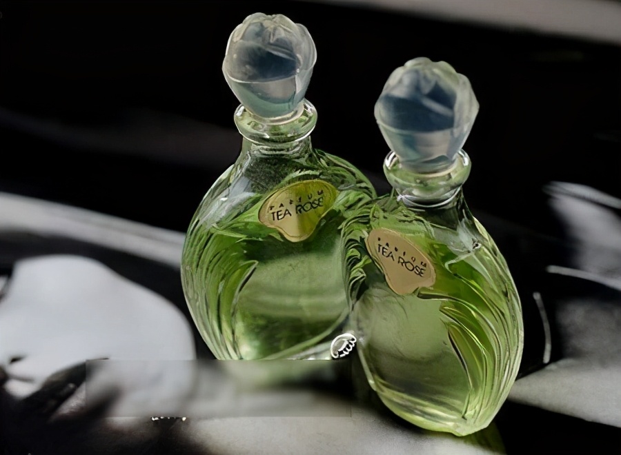 用风油精可以消除污渍么,风油精能清理胶布痕迹吗