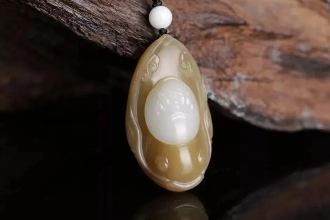 翡翠貔貅的寓意和佩戴技巧,翡翠貔貅戴什么链子