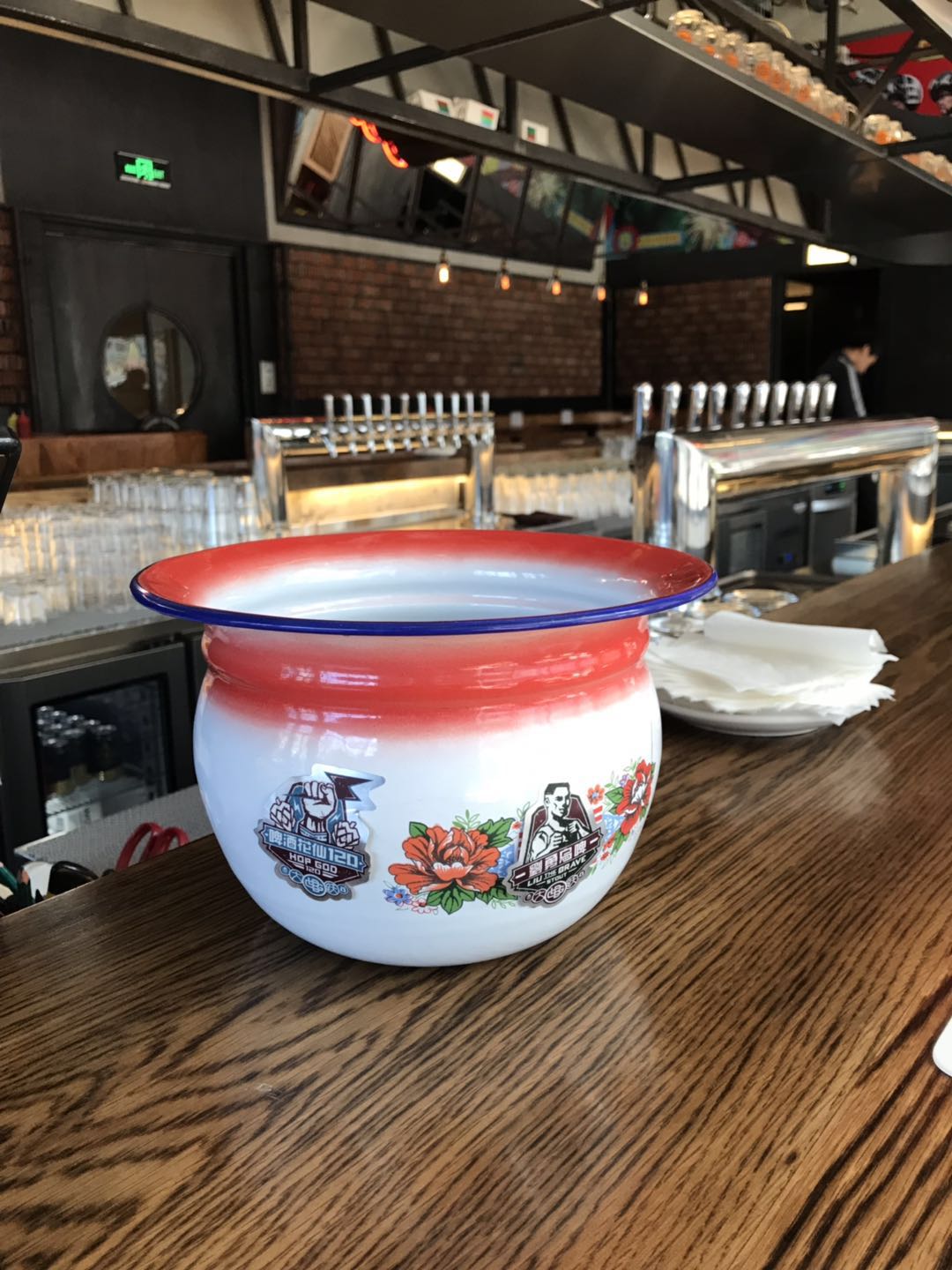 哥现在改喝精酿啤酒了