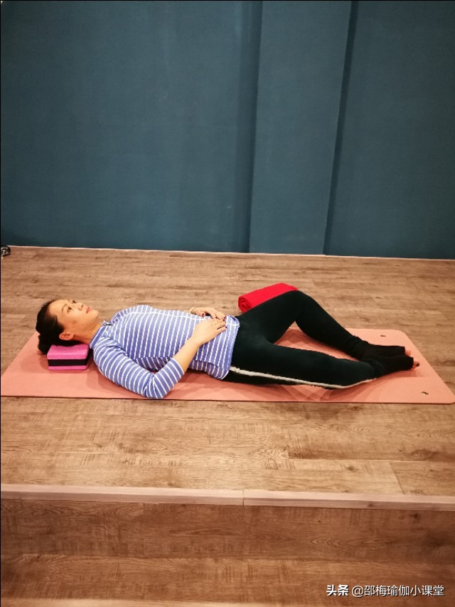 瑜伽串联体式表演完整版20分钟,哈他瑜伽体式串联60分钟编排初学