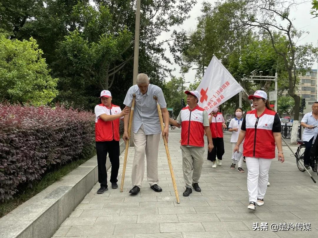 姚明2米36巨人,2米34巨人比姚明还高