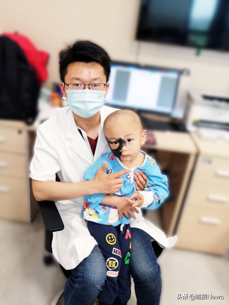 巨痣宝宝治疗费用,巨痣男童