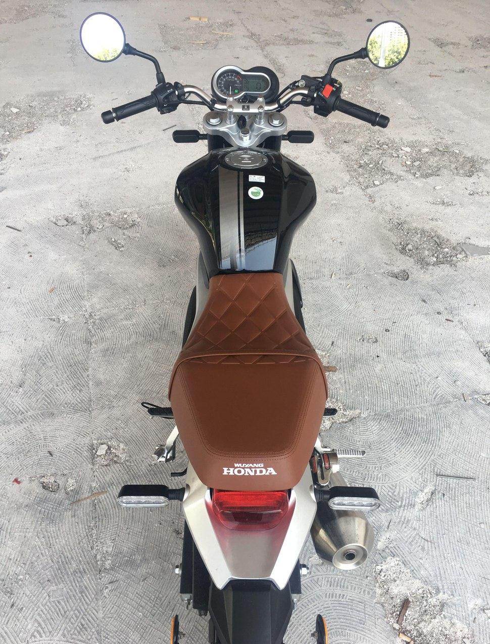 同事买了一辆日系车,同事买的摩托车